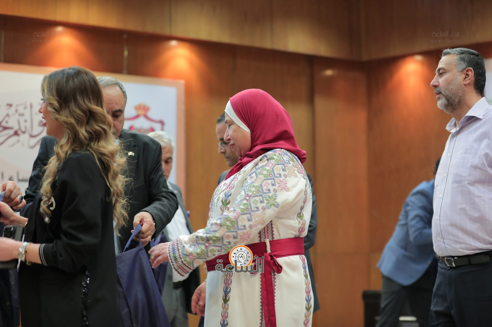 Madar Al-Saa Images 0.6435548171043246