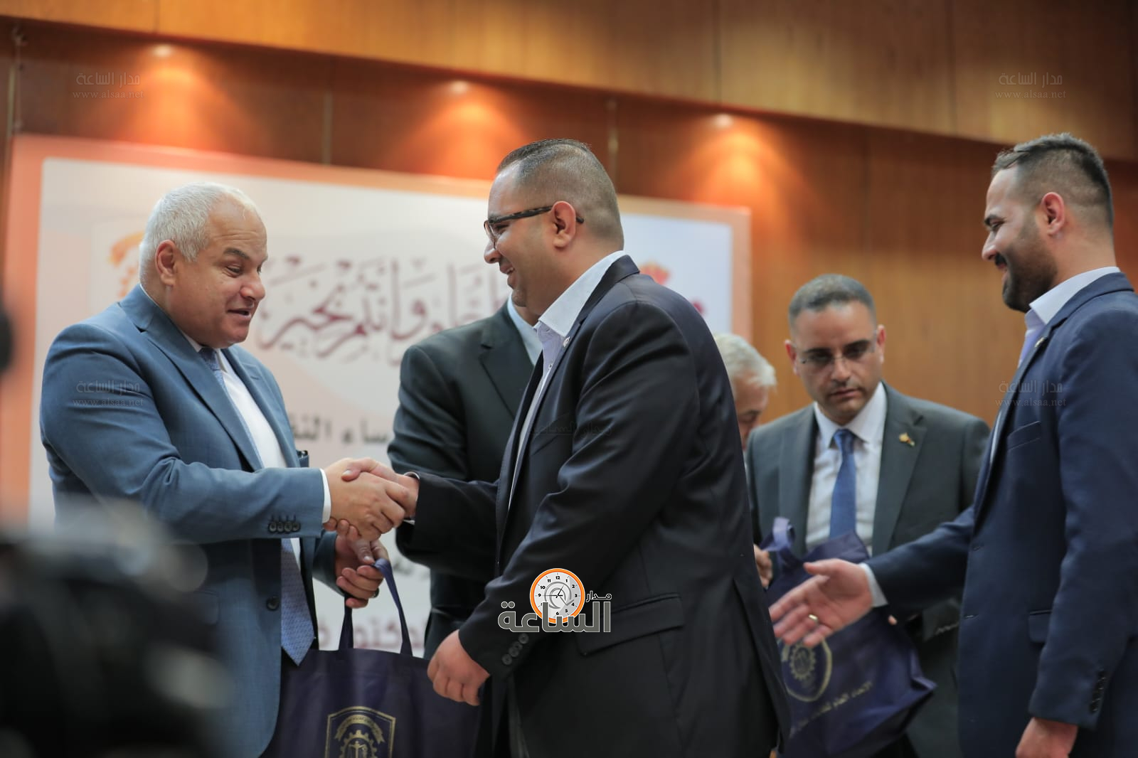 Madar Al-Saa Images 0.7714454606962404