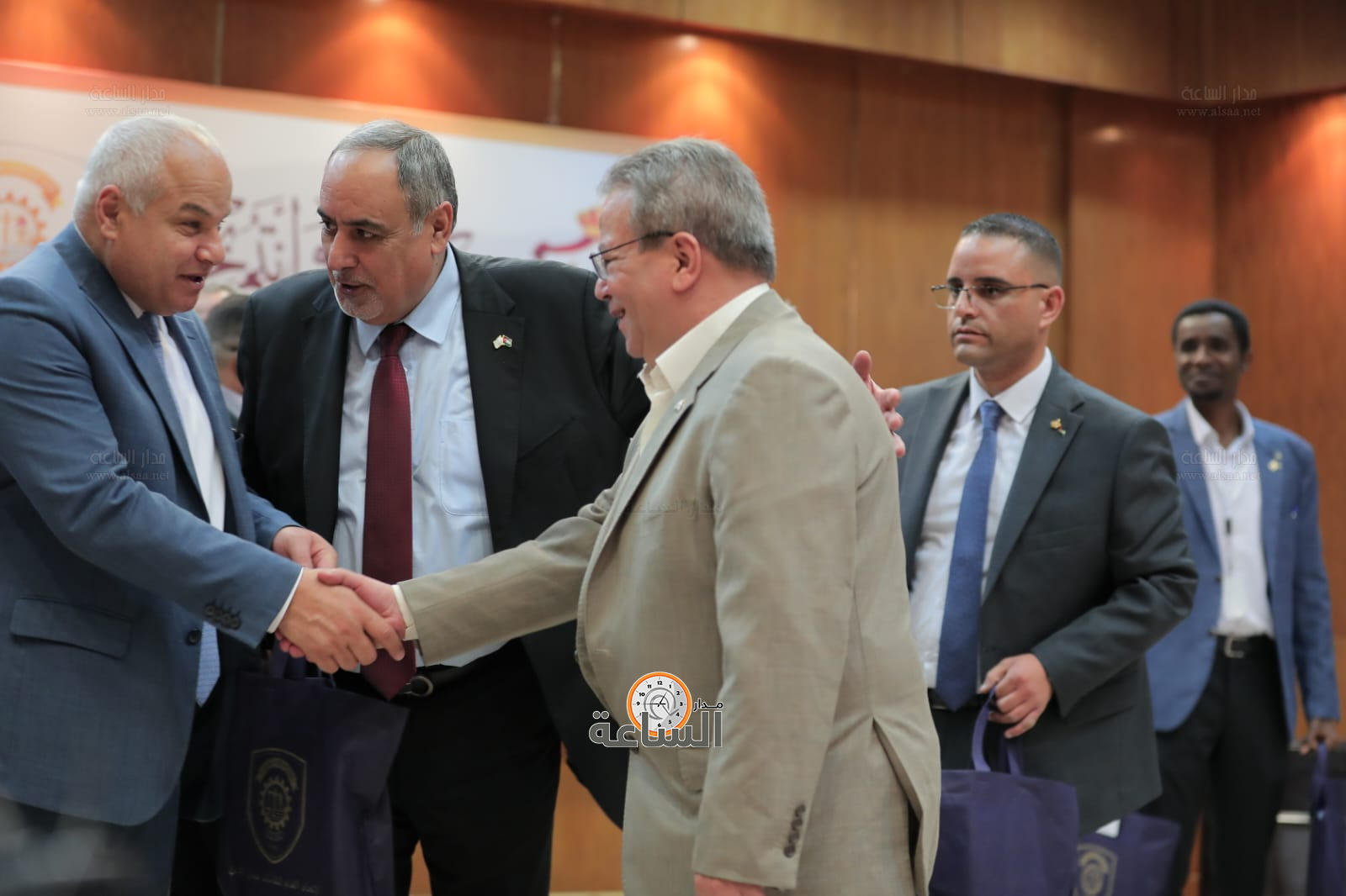 Madar Al-Saa Images 0.7261721952647785