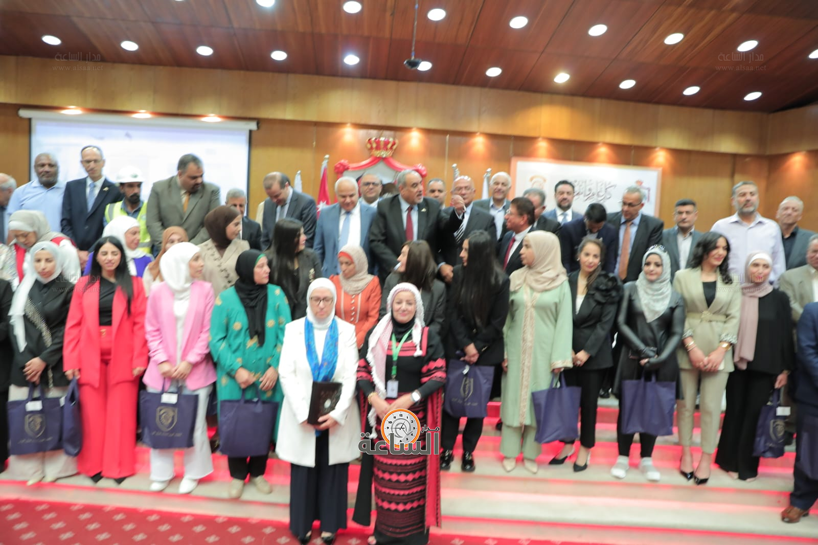 Madar Al-Saa Images 0.18766172871338294