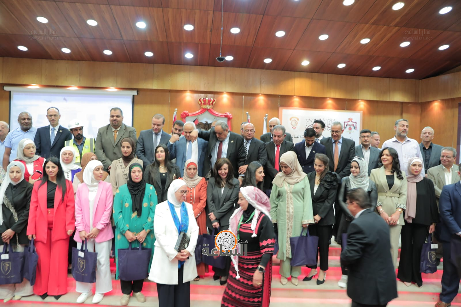 Madar Al-Saa Images 0.6116864353923209