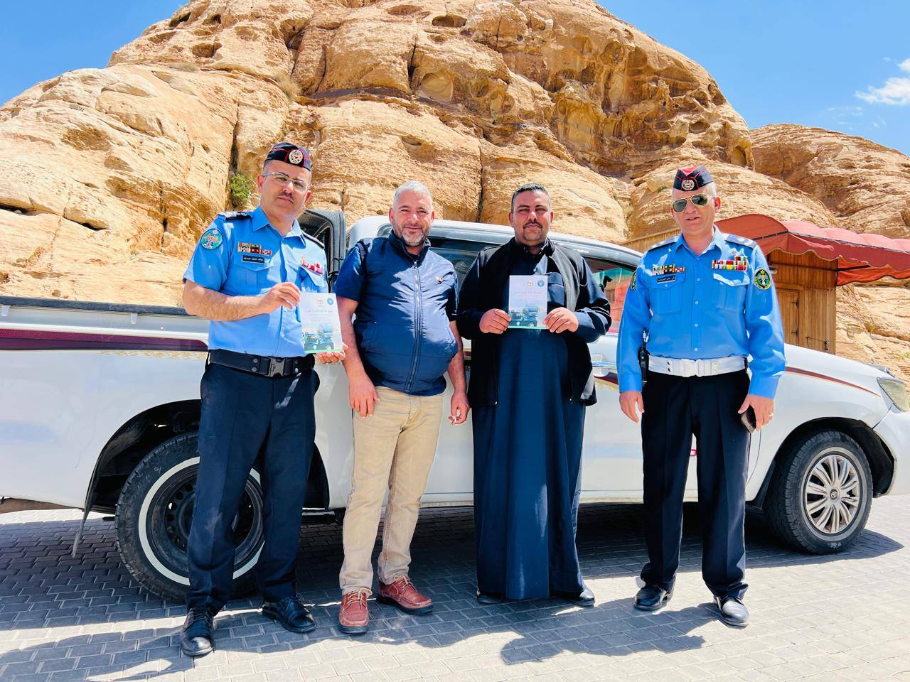 Madar Al-Saa Images 0.053112232328093145