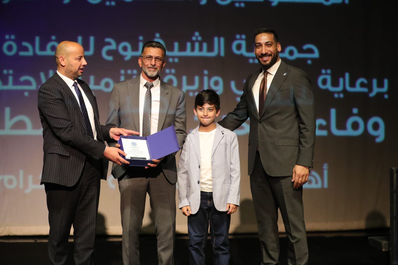 Madar Al-Saa Images 0.10913663533335427