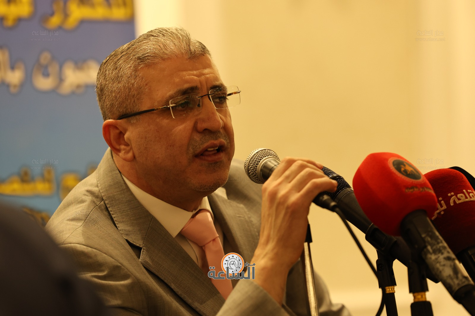 Madar Al-Saa Images 0.69878990728567