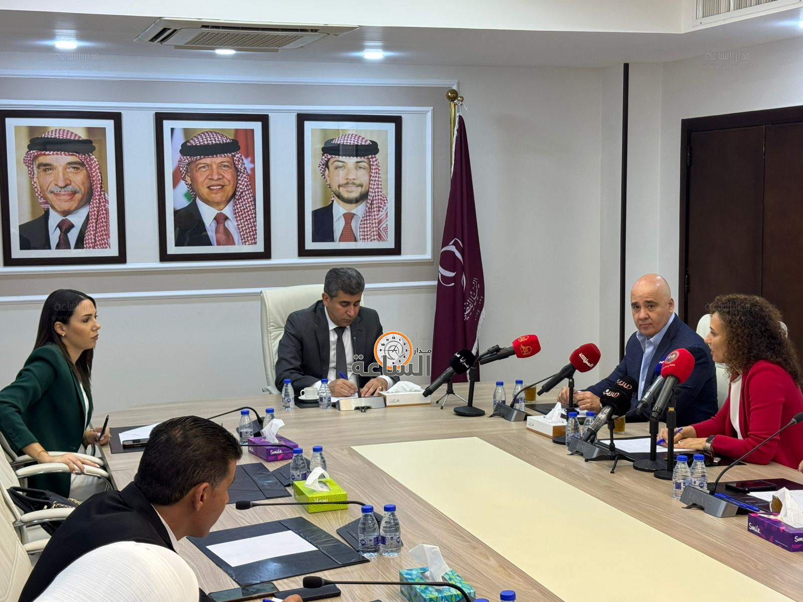 Madar Al-Saa Images 0.32943456216250866