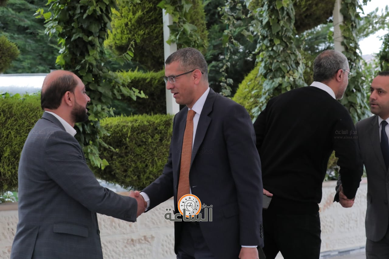 Madar Al-Saa Images 0.17834713104448452