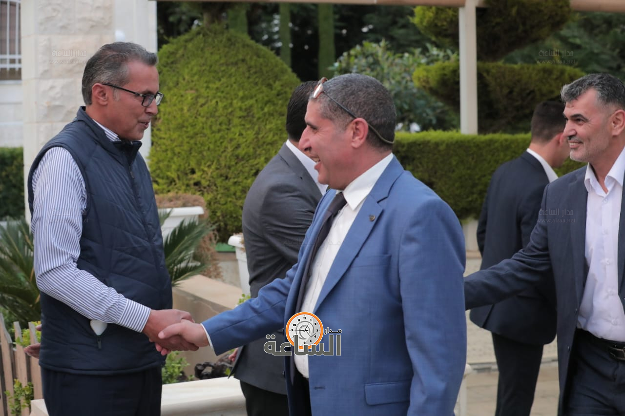 Madar Al-Saa Images 0.41355101882704015