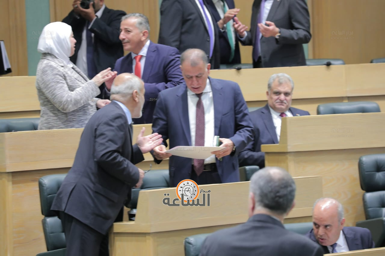 Madar Al-Saa Images 0.161030944638481