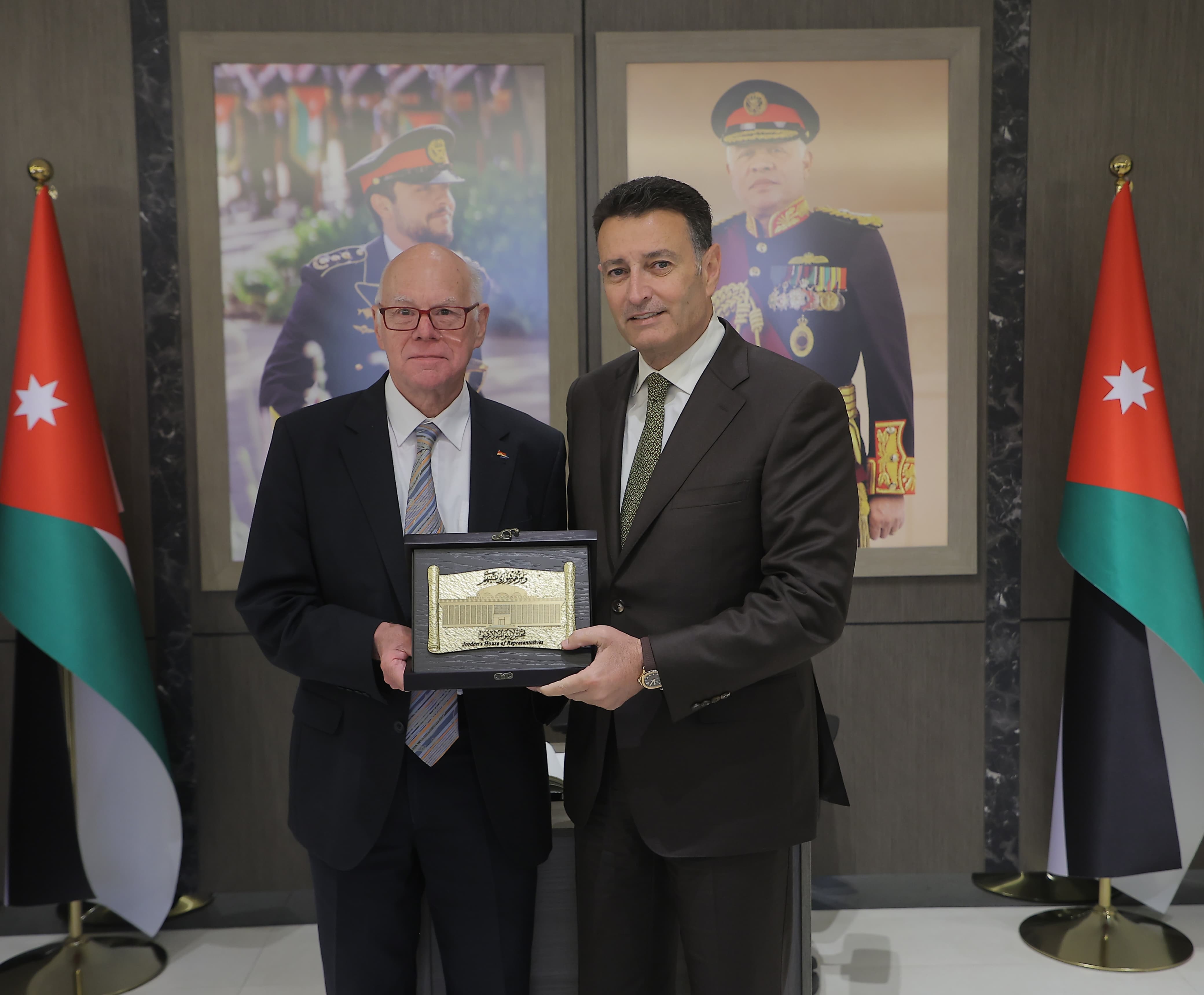 Madar Al-Saa Images 0.33405483513090406