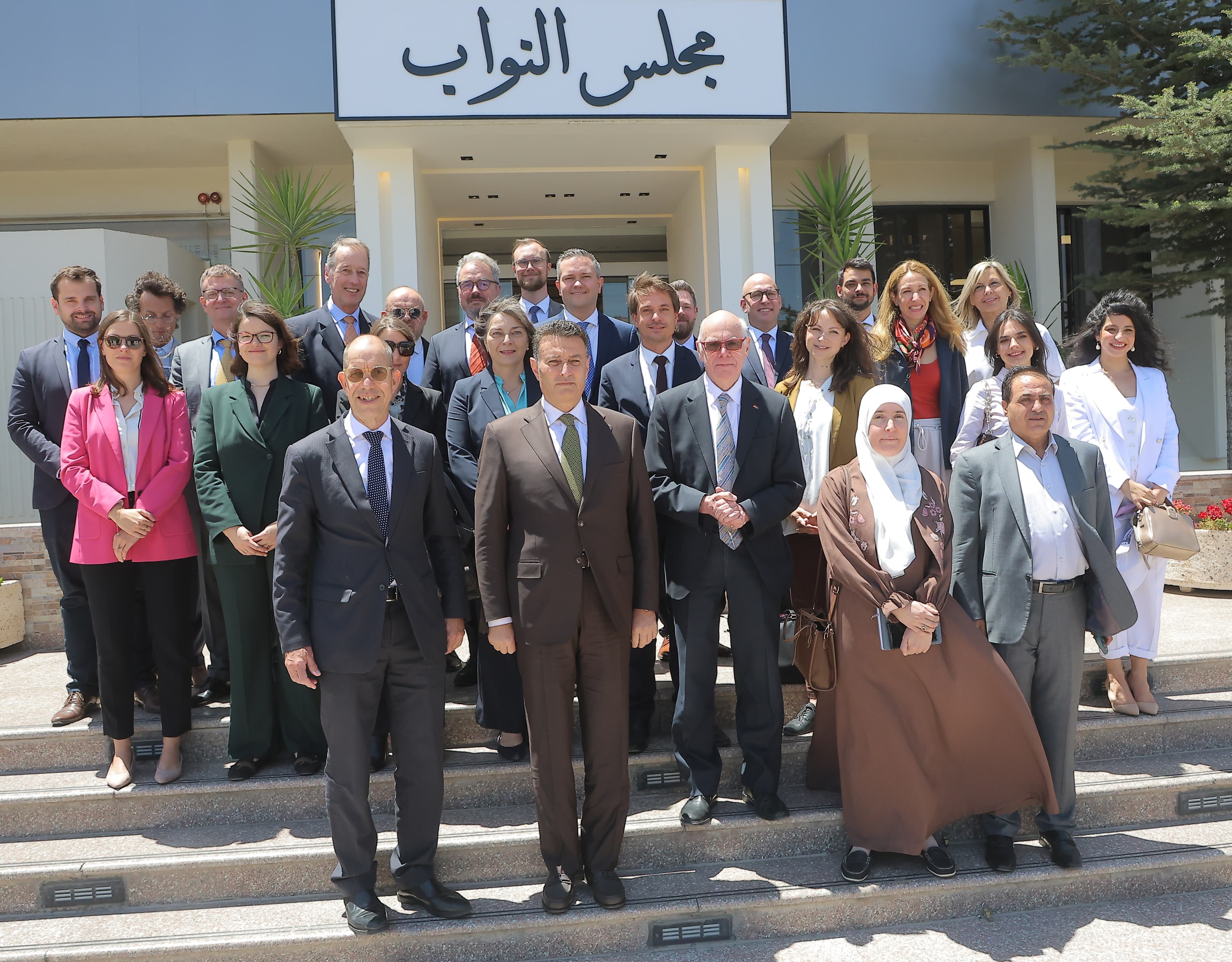 Madar Al-Saa Images 0.2855545982814254