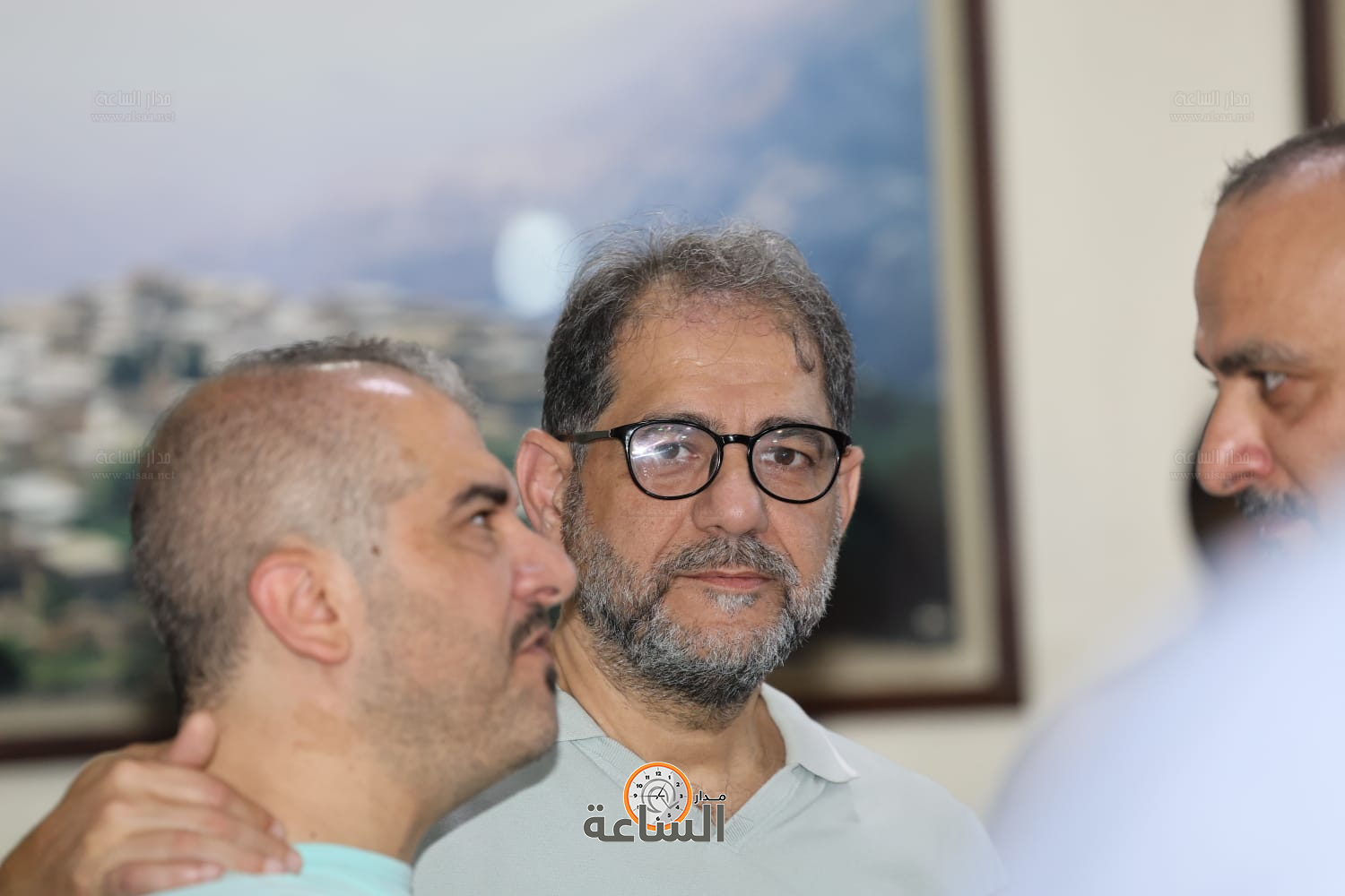 Madar Al-Saa Images 0.41893653766243377