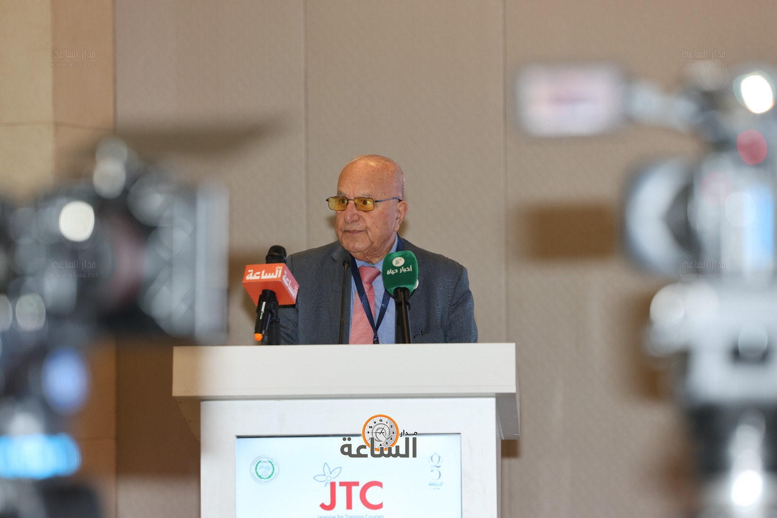 Madar Al-Saa Images 0.5765157066082472