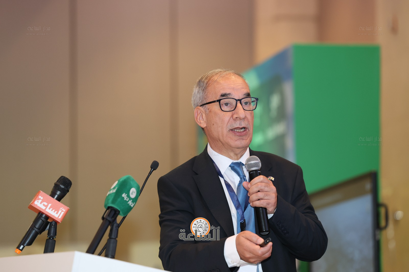 Madar Al-Saa Images 0.39567165723227415