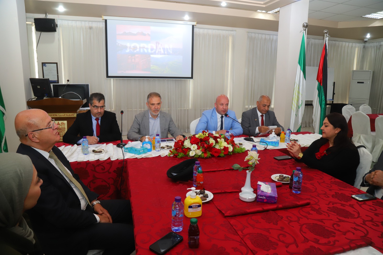 Madar Al-Saa Images 0.47926784775655773