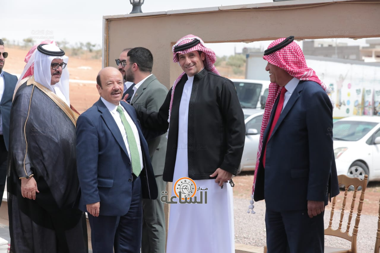 Madar Al-Saa Images 0.393601463338339