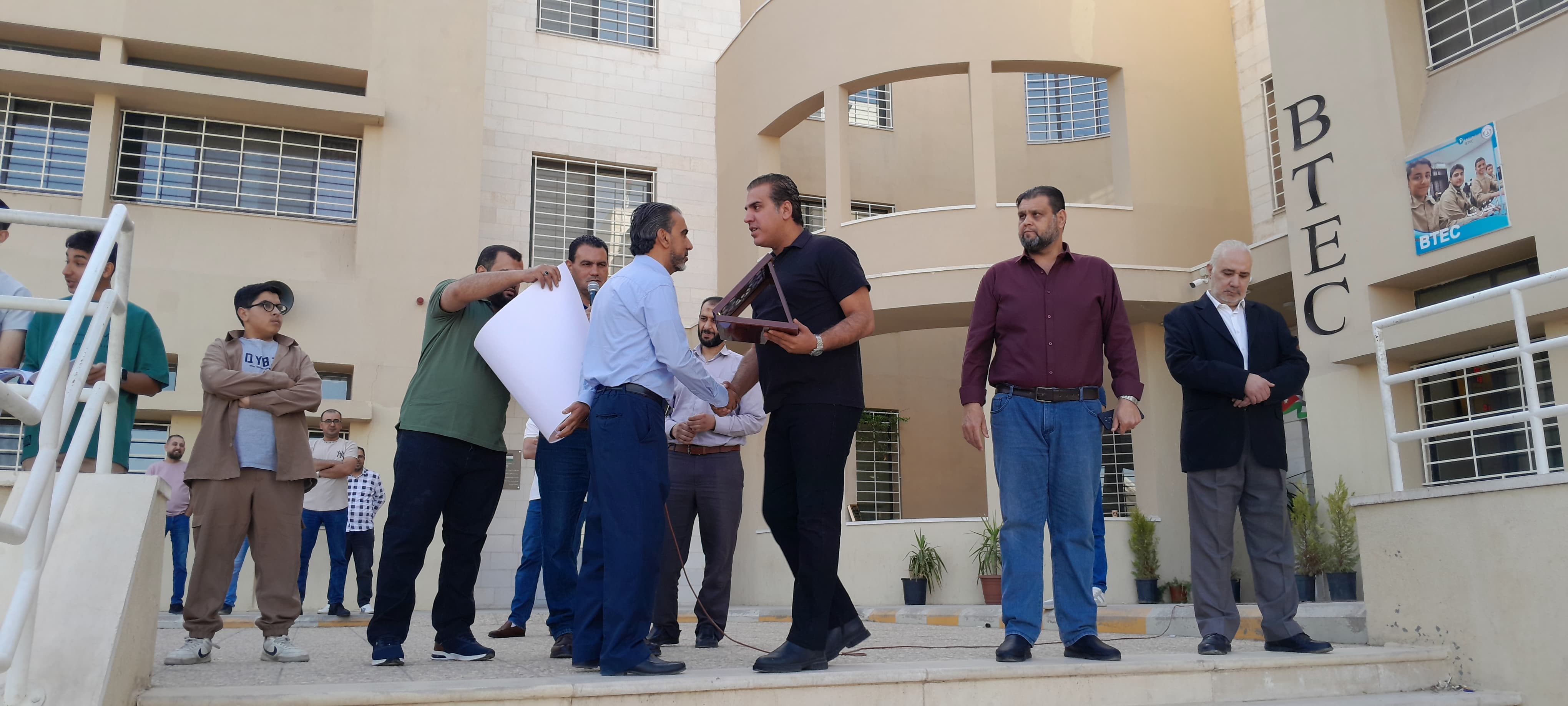 Madar Al-Saa Images 0.025952661487863127