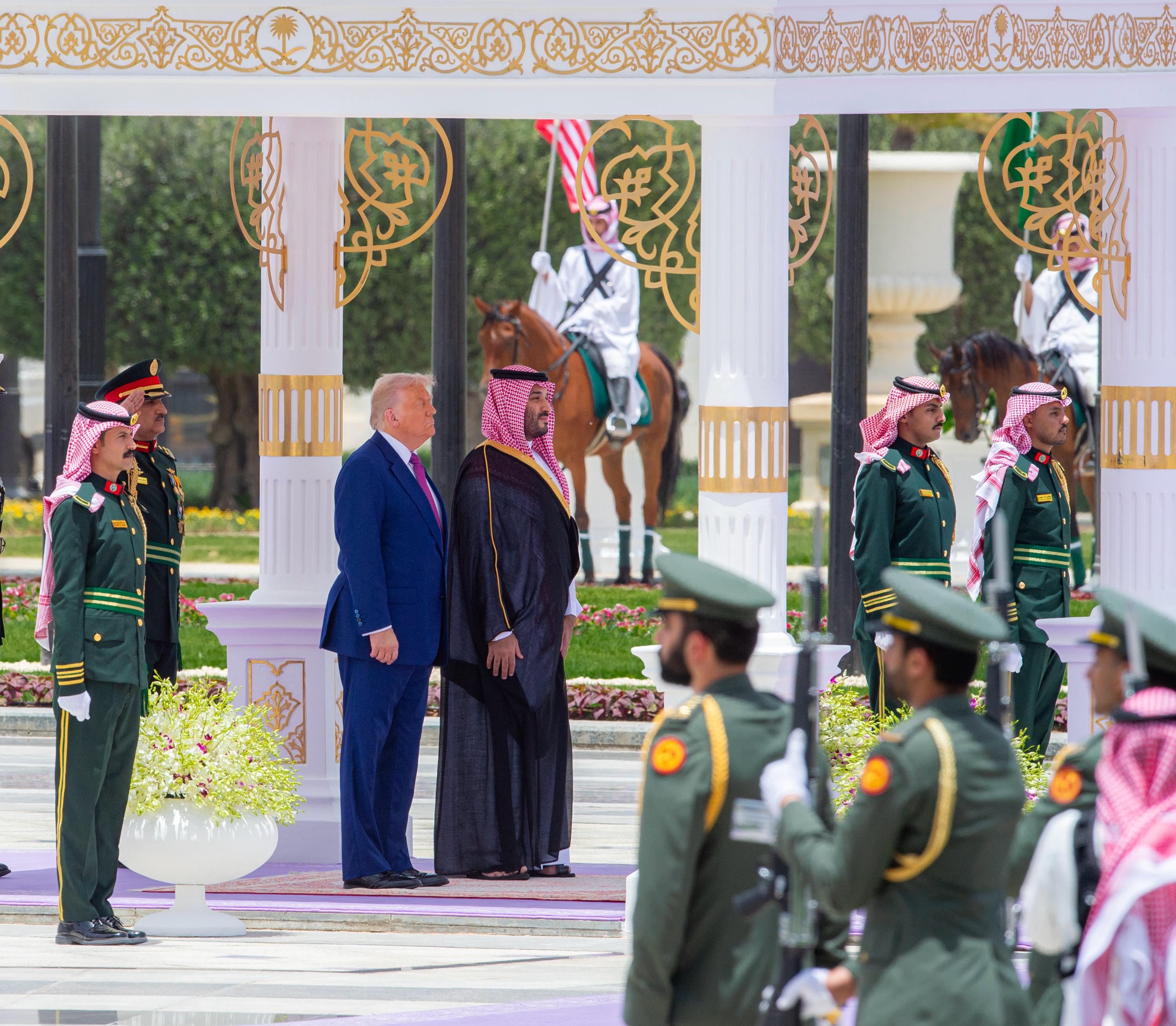 Madar Al-Saa Images 0.16588536366824513