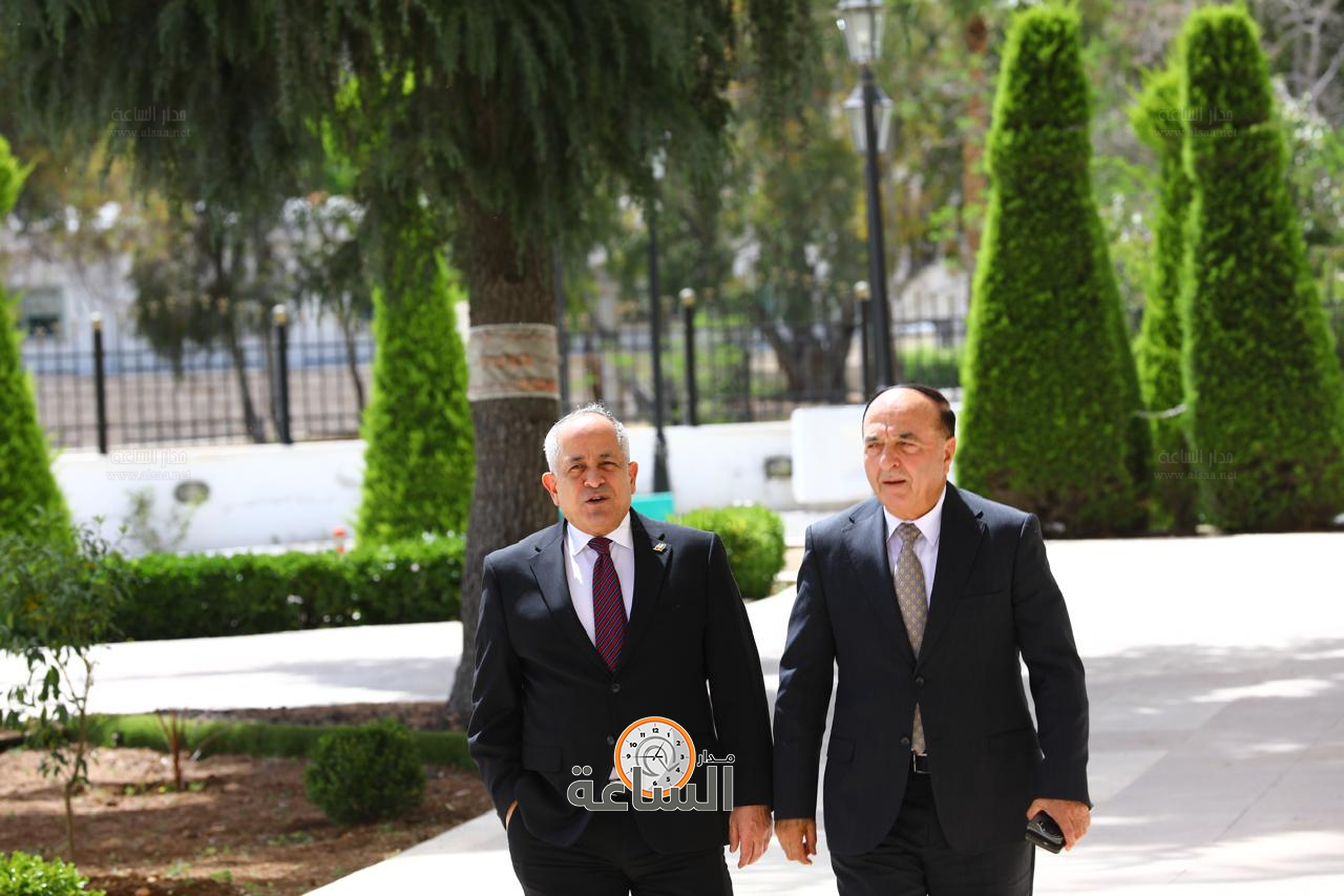 Madar Al-Saa Images 0.9450737316885645