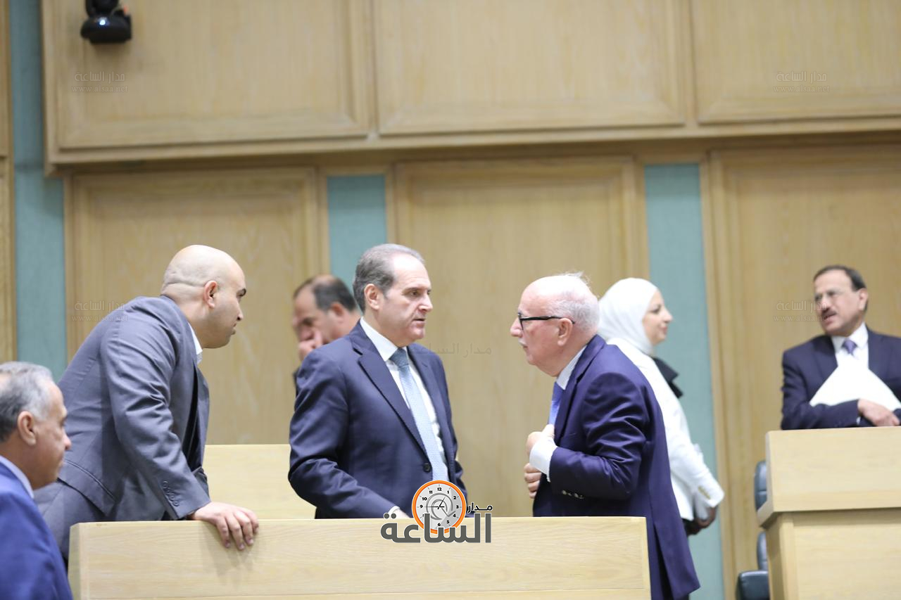 Madar Al-Saa Images 0.26800236123334187