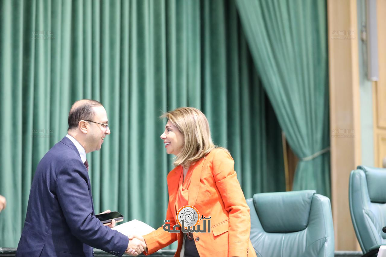 Madar Al-Saa Images 0.38832193354422107