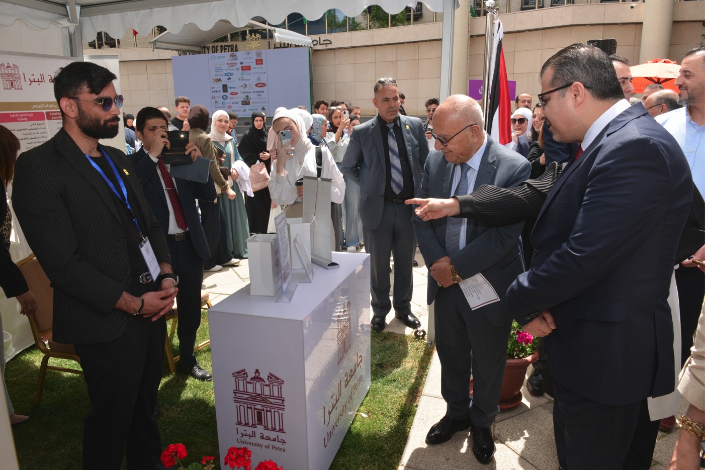 Madar Al-Saa Images 0.8274386946366864