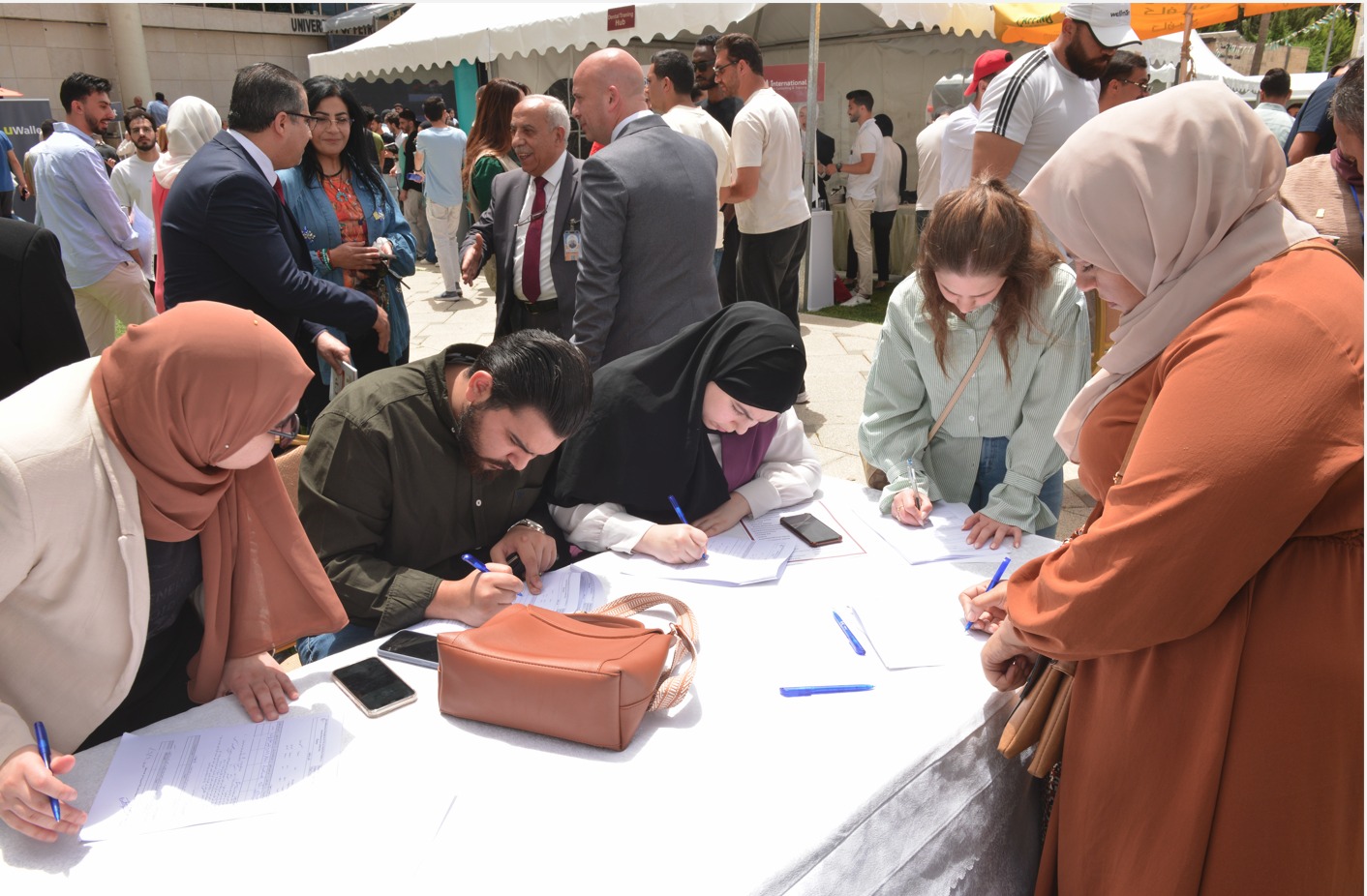 Madar Al-Saa Images 0.03637532714340086