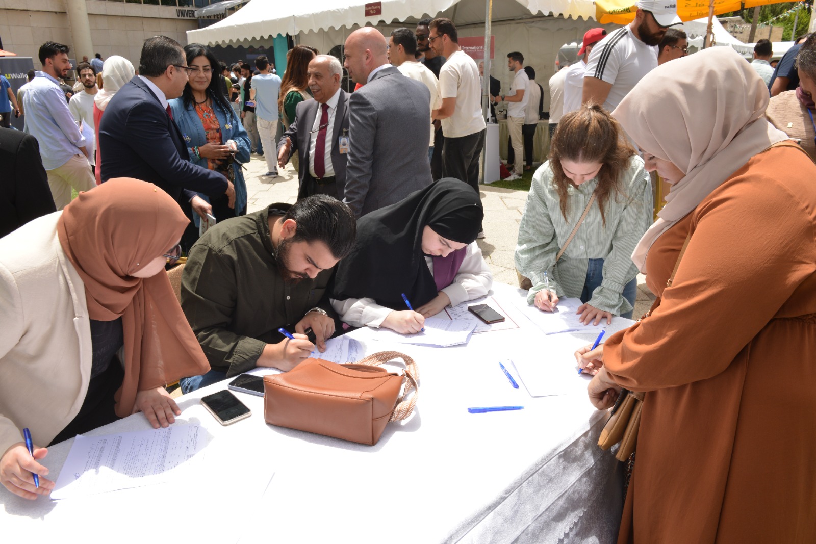 Madar Al-Saa Images 0.9385441228352834