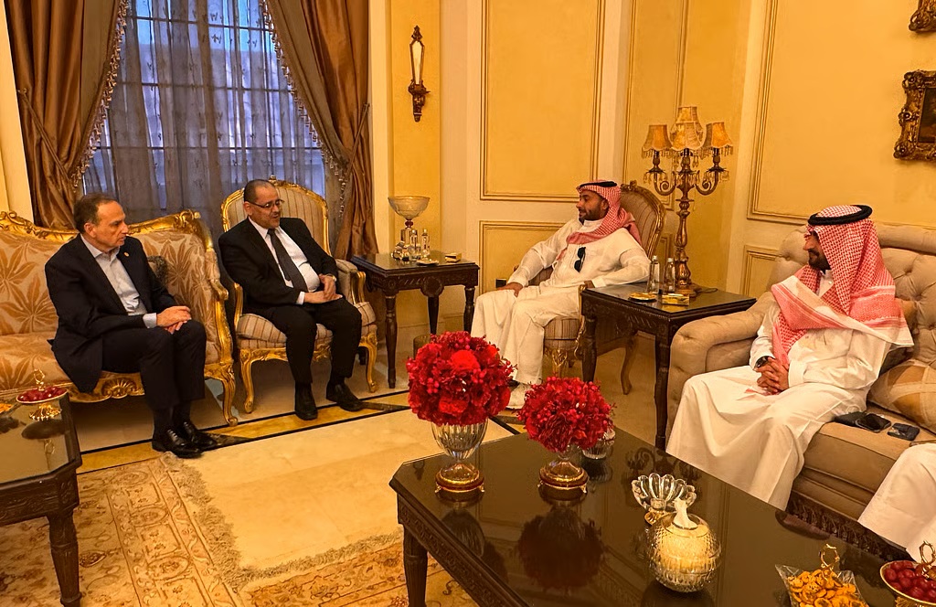 Madar Al-Saa Images 0.39771696171361903