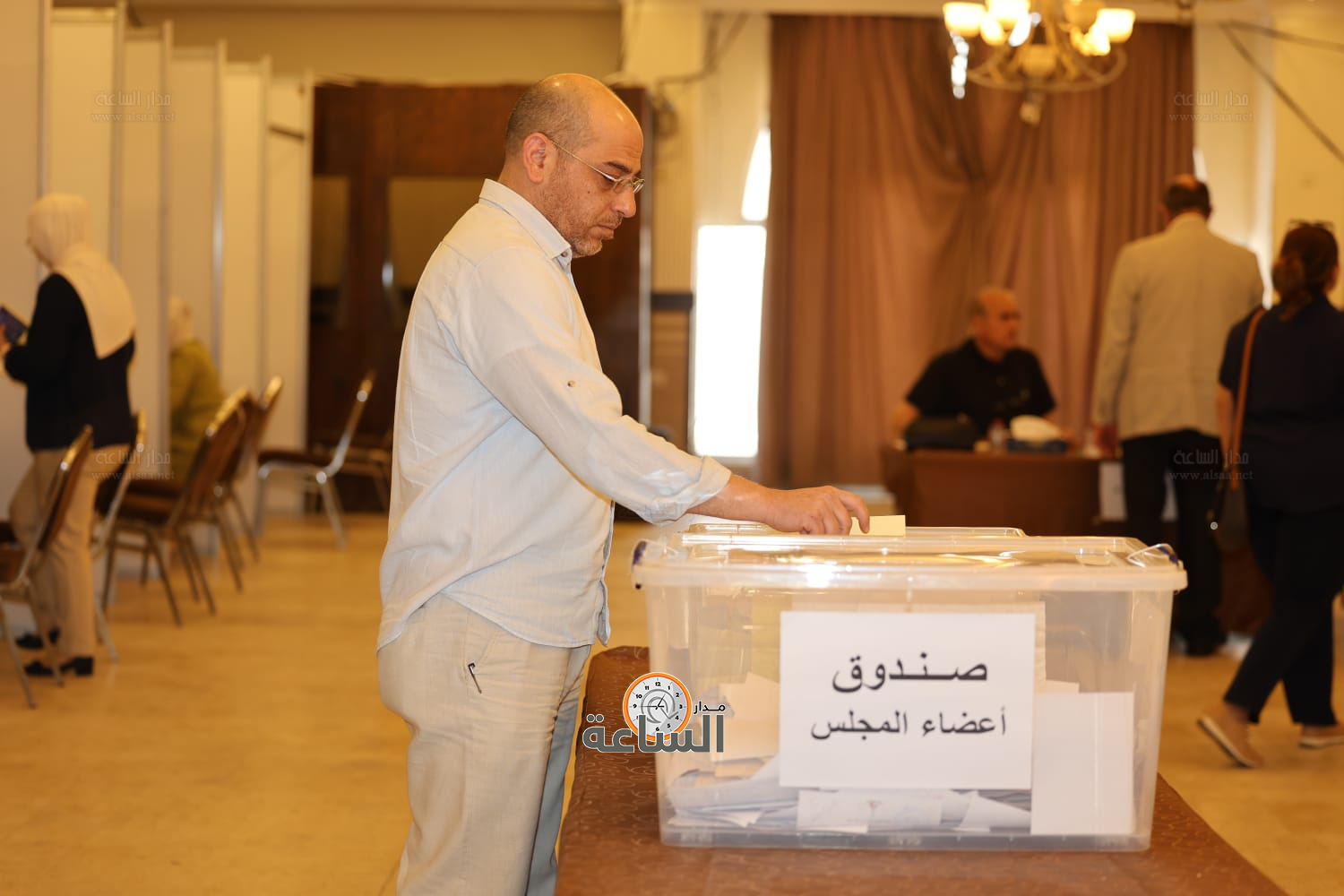 Madar Al-Saa Images 0.4013178561962034