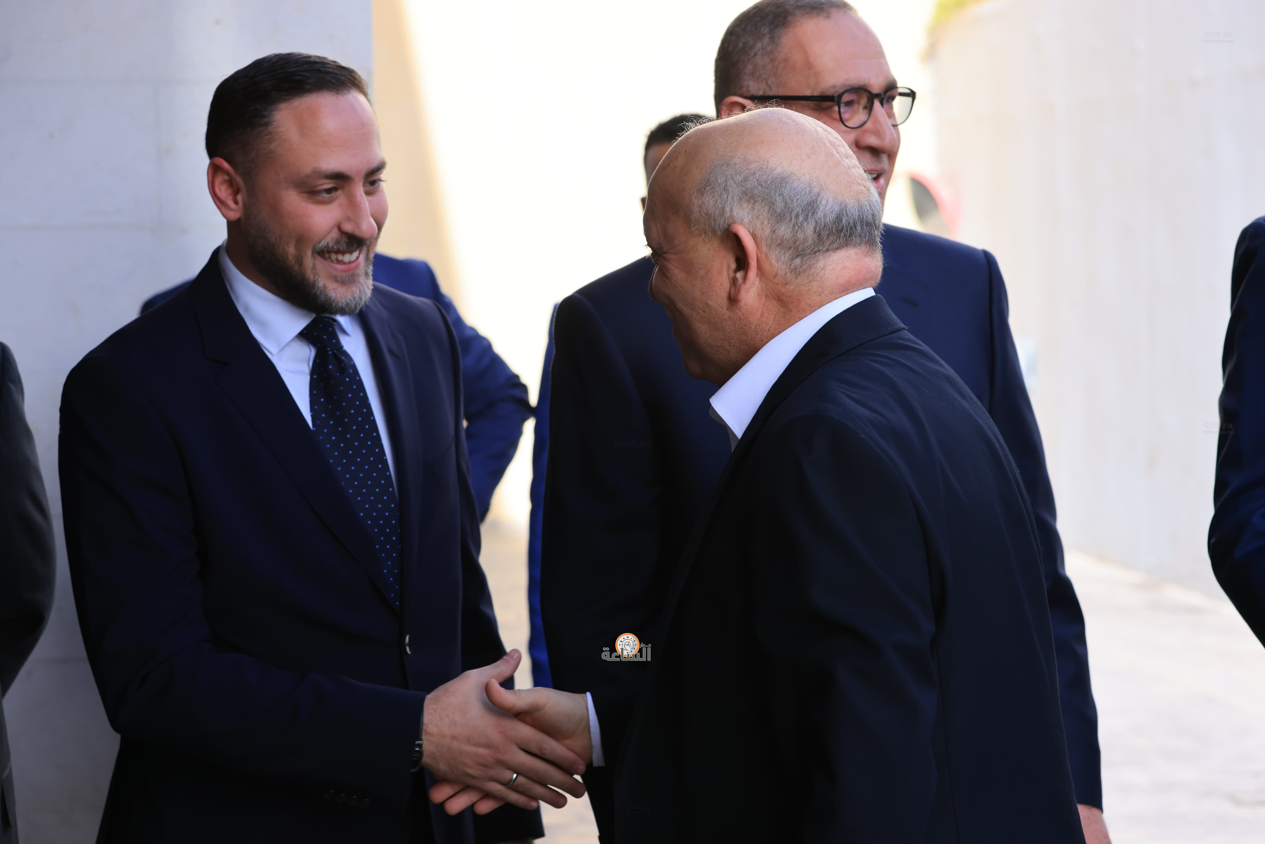 Madar Al-Saa Images 0.491020668828953