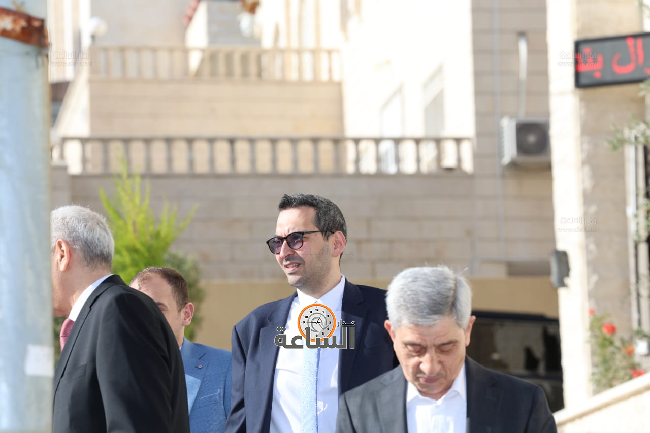 Madar Al-Saa Images 0.17064375708732216