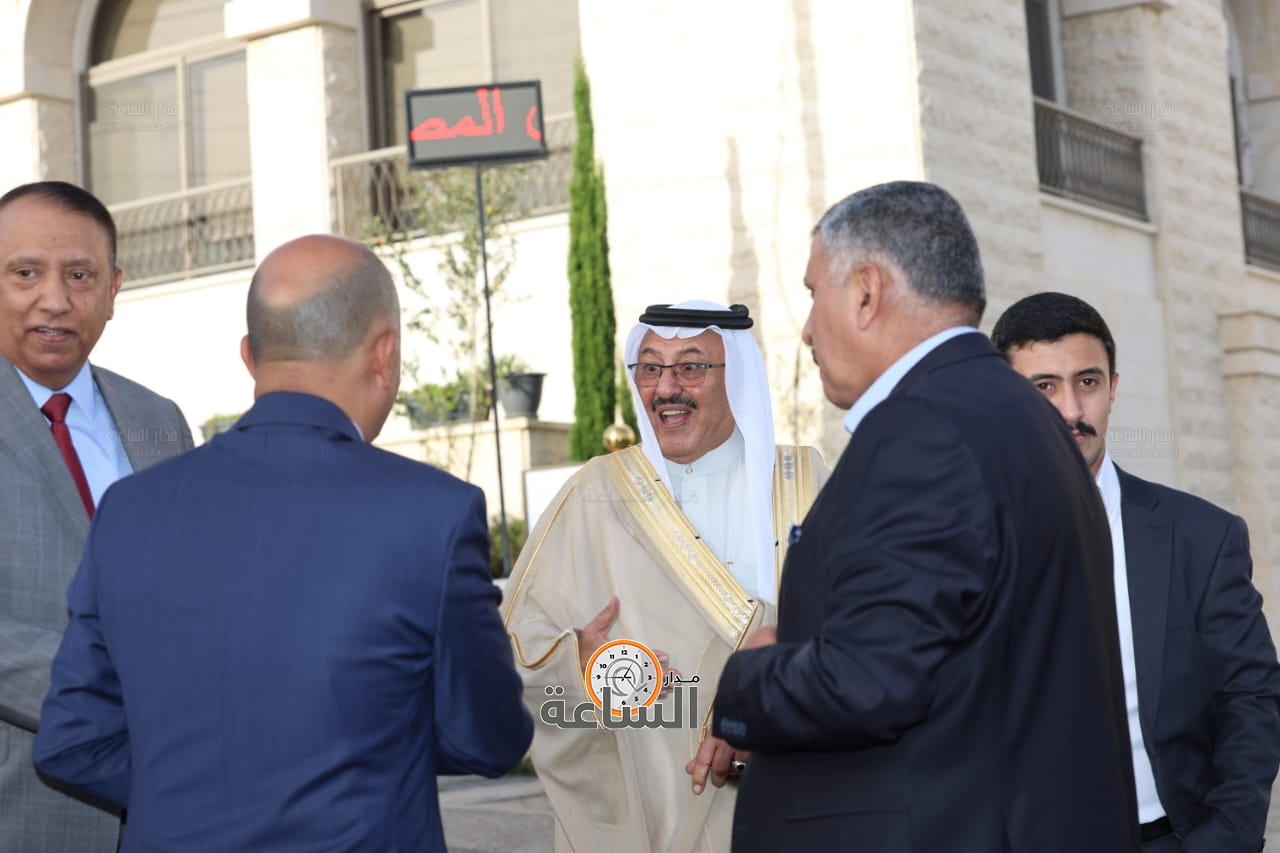 Madar Al-Saa Images 0.407653509890997