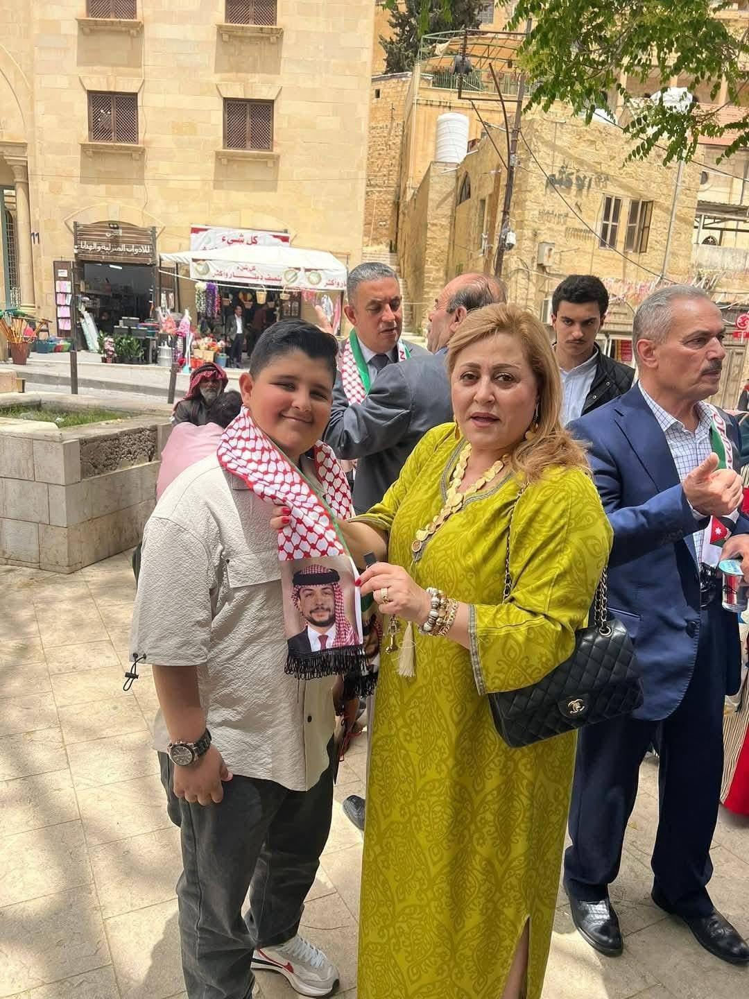 Madar Al-Saa Images 0.08176358377826975