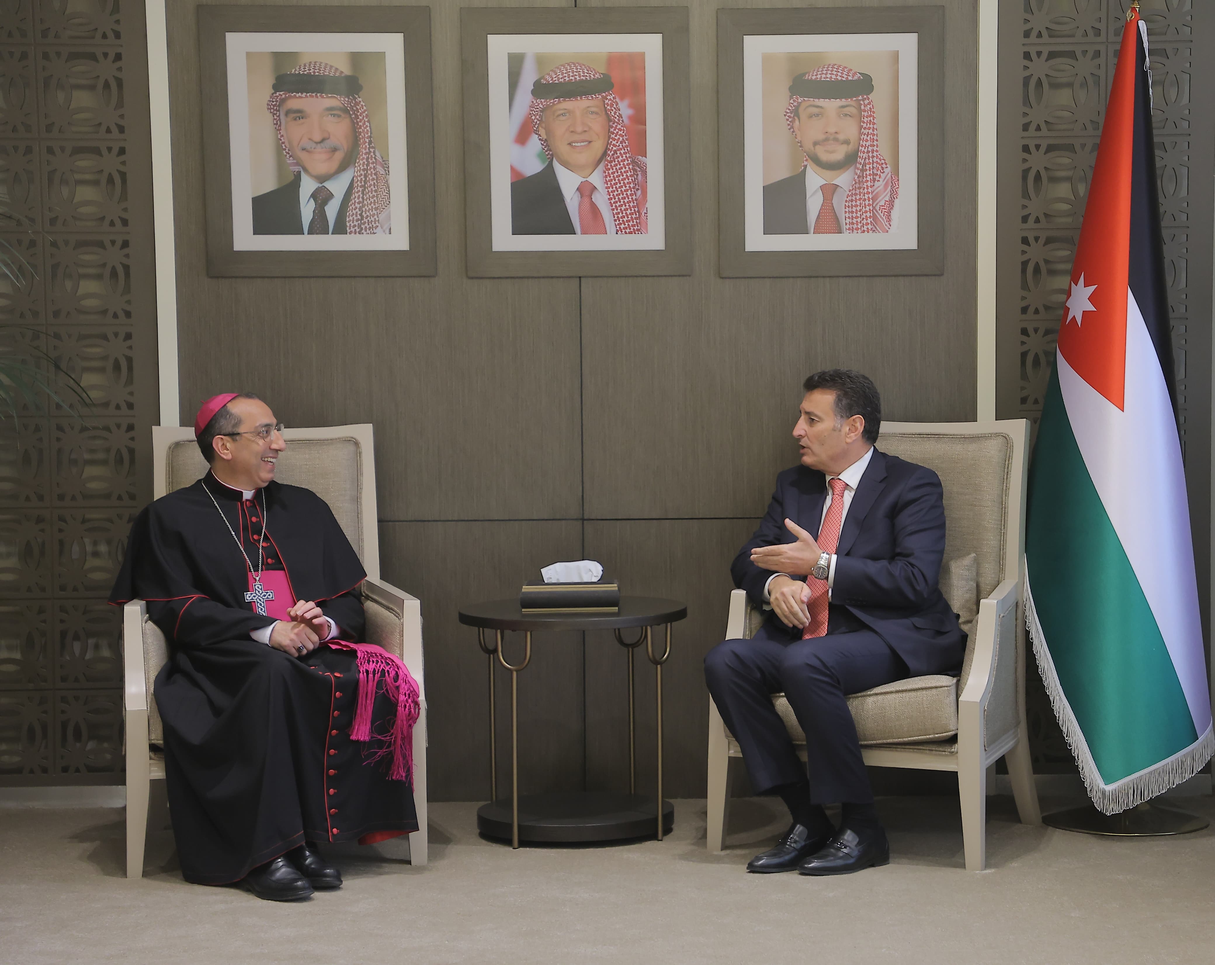 Madar Al-Saa Images 0.17573030074303553