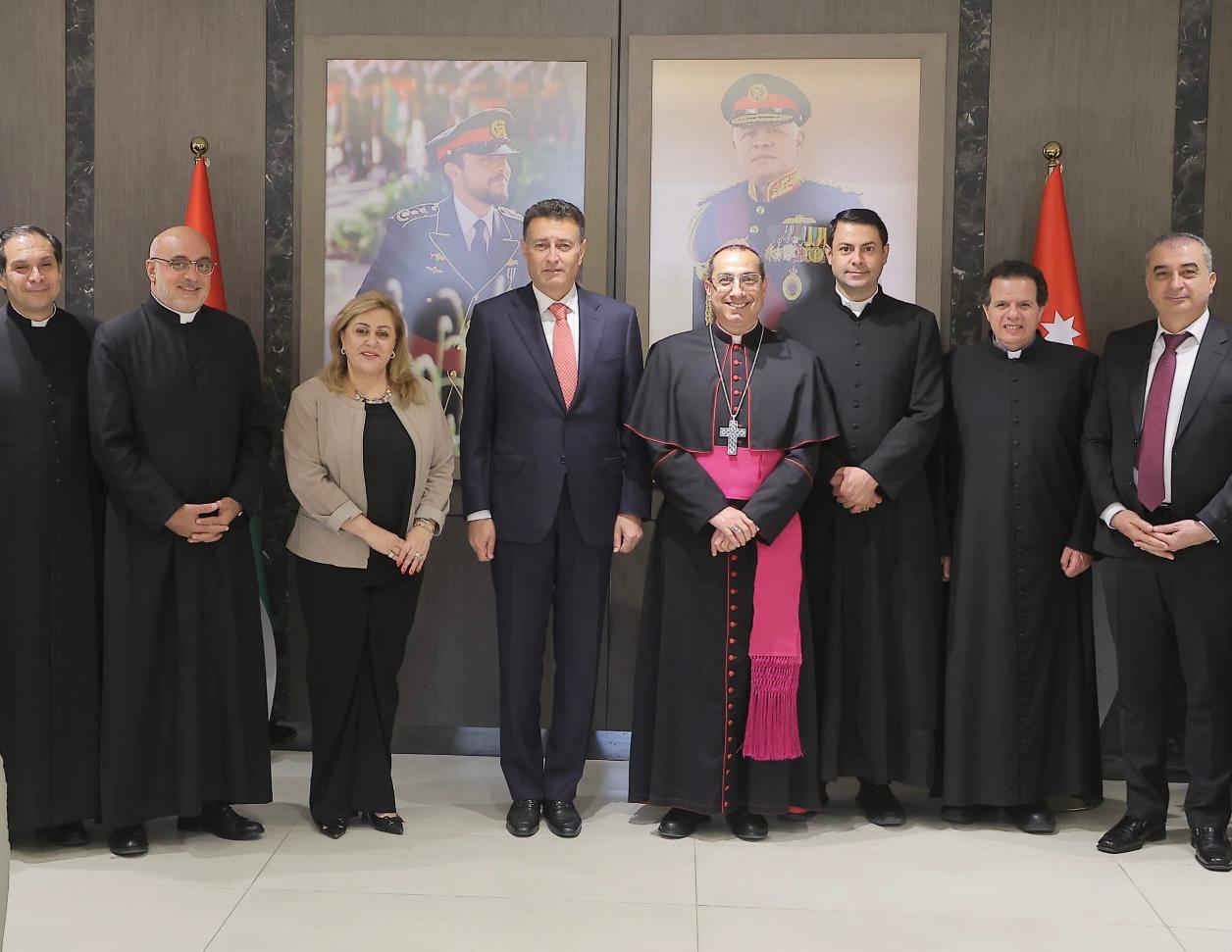 Madar Al-Saa Images 0.9836060129963637