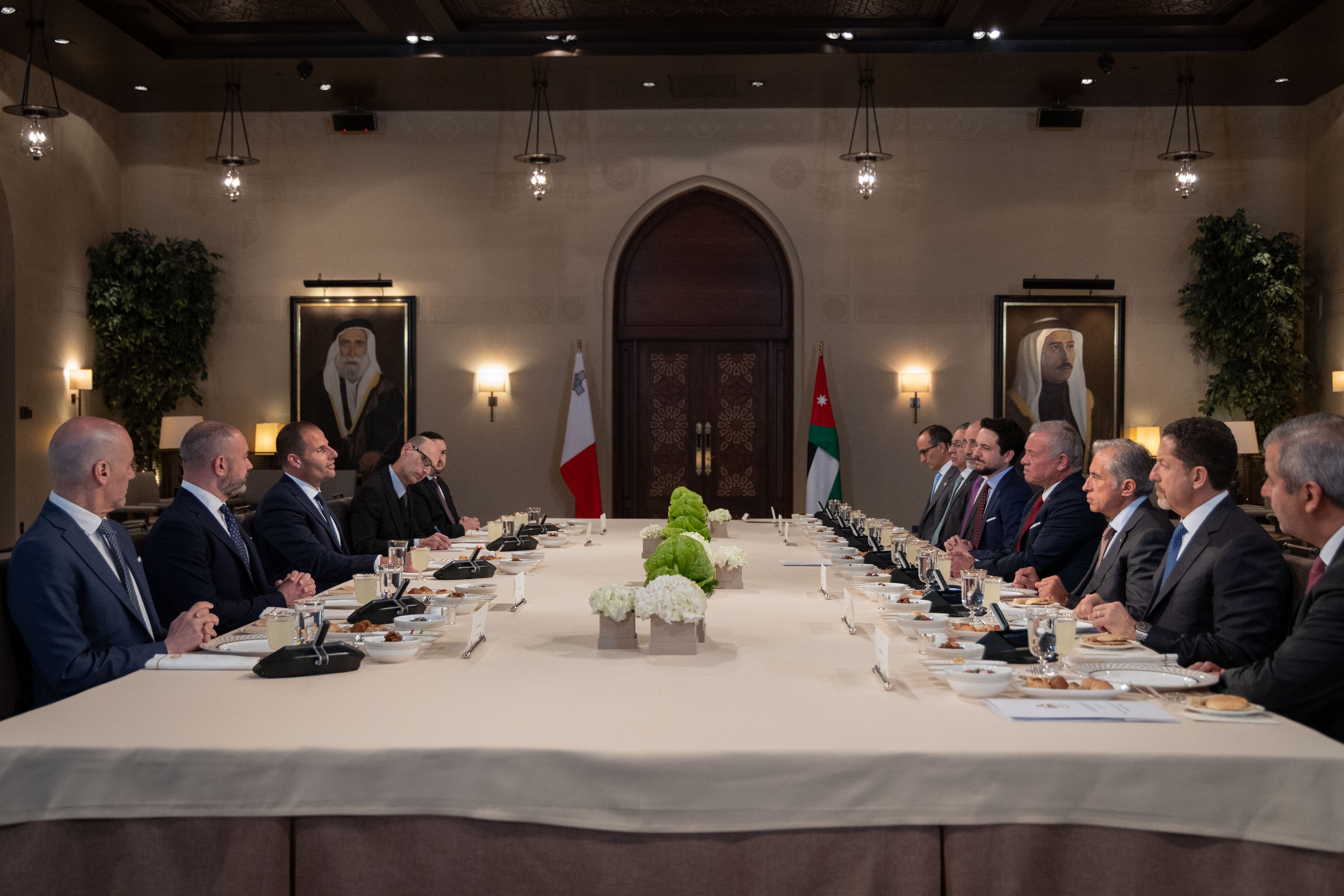 Madar Al-Saa Images 0.9604418168225679