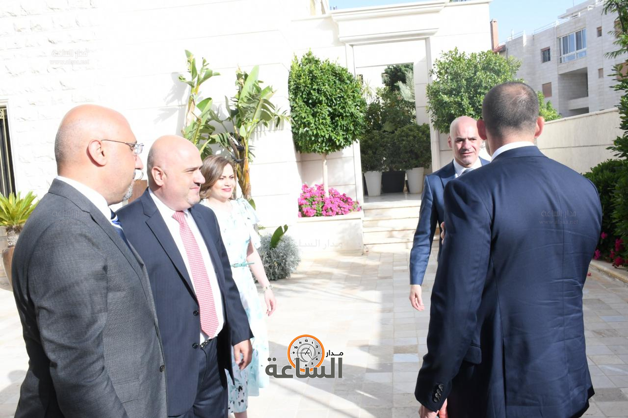 Madar Al-Saa Images 0.0951515461835516