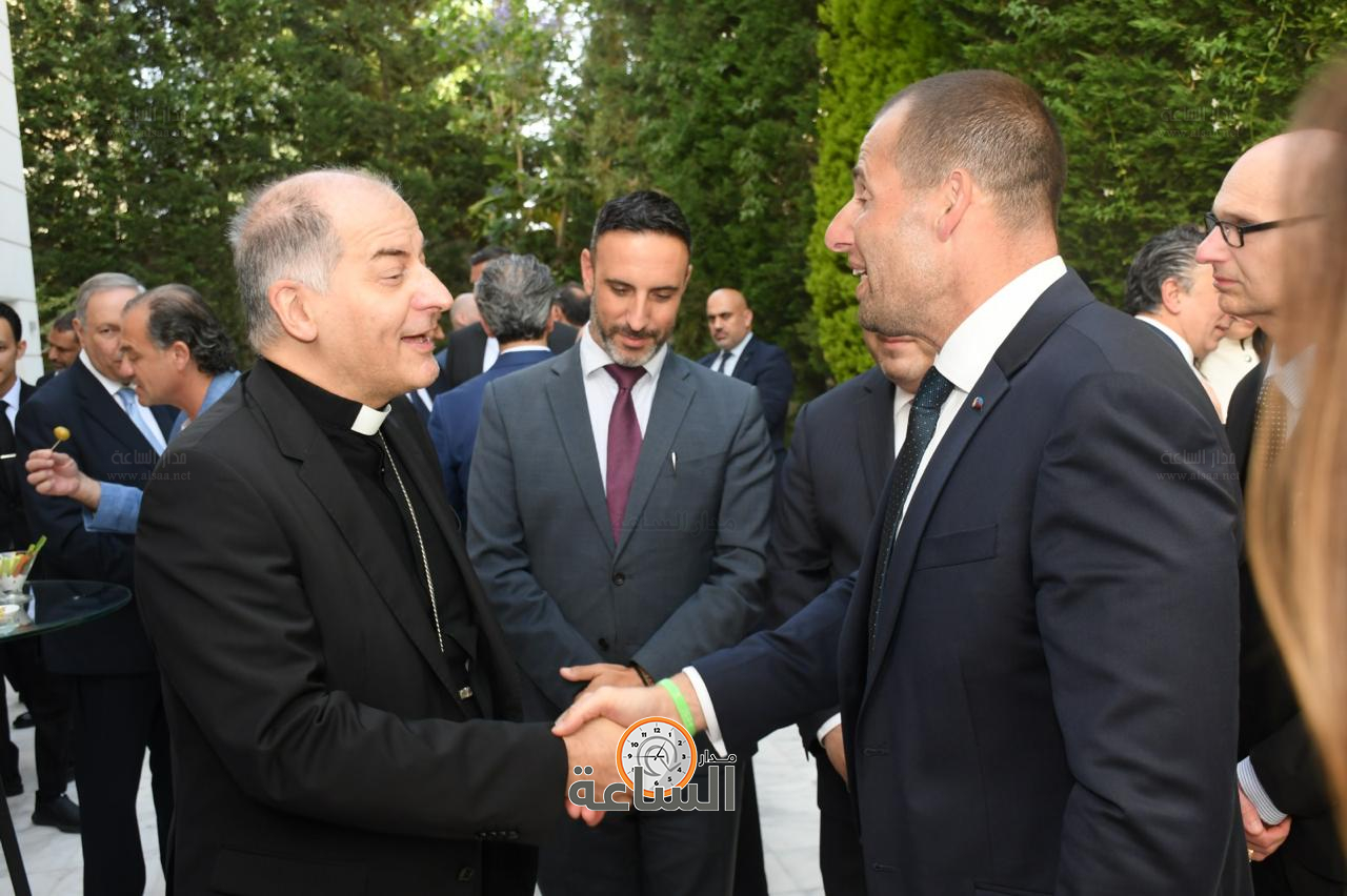 Madar Al-Saa Images 0.12595786394913677