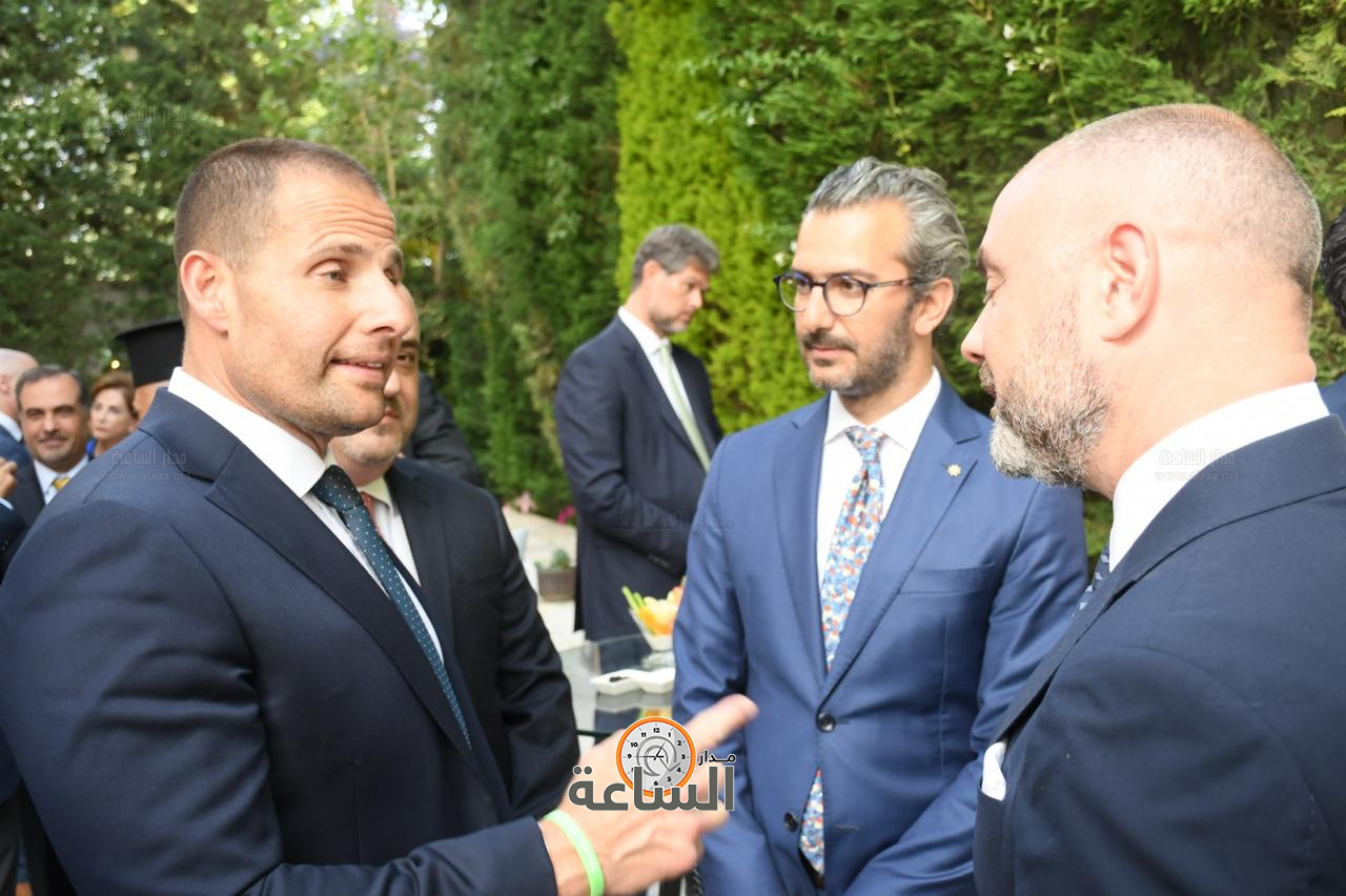 Madar Al-Saa Images 0.4935790448303857