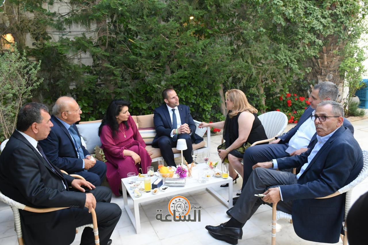 Madar Al-Saa Images 0.47285938209125133