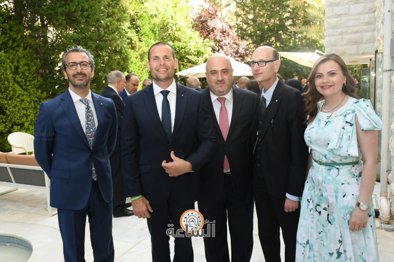 Madar Al-Saa Images 0.9584174566495014