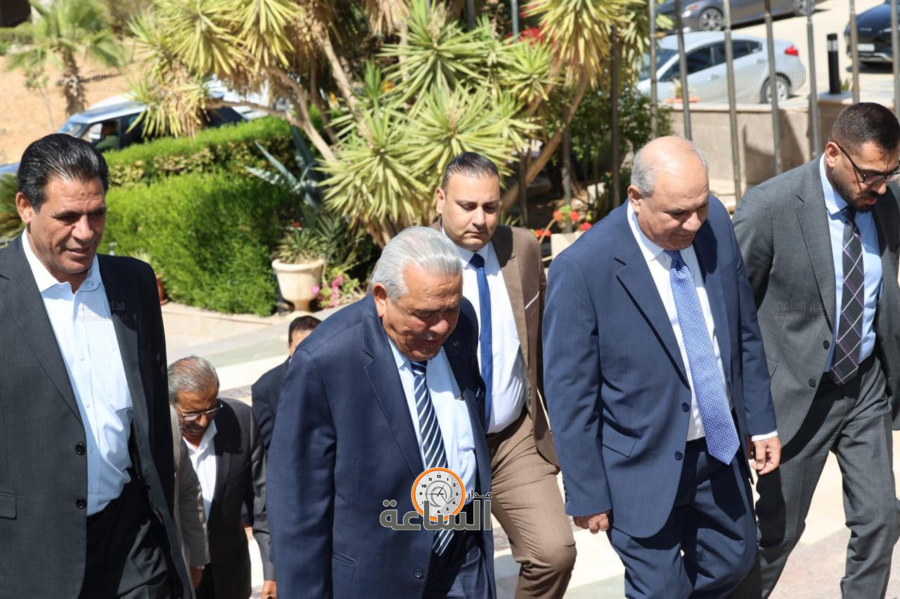 Madar Al-Saa Images 0.442968344276768