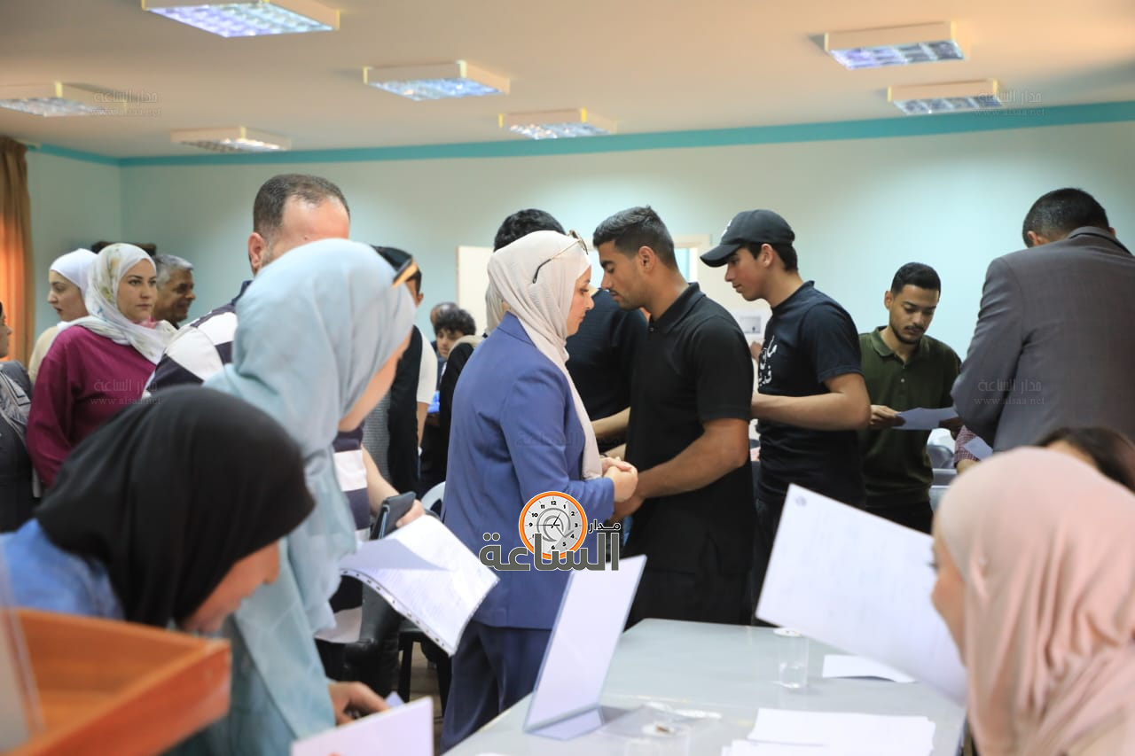 Madar Al-Saa Images 0.411885199411284