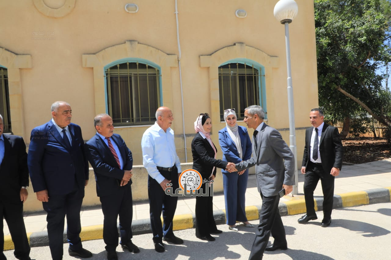 Madar Al-Saa Images 0.3548094039311429