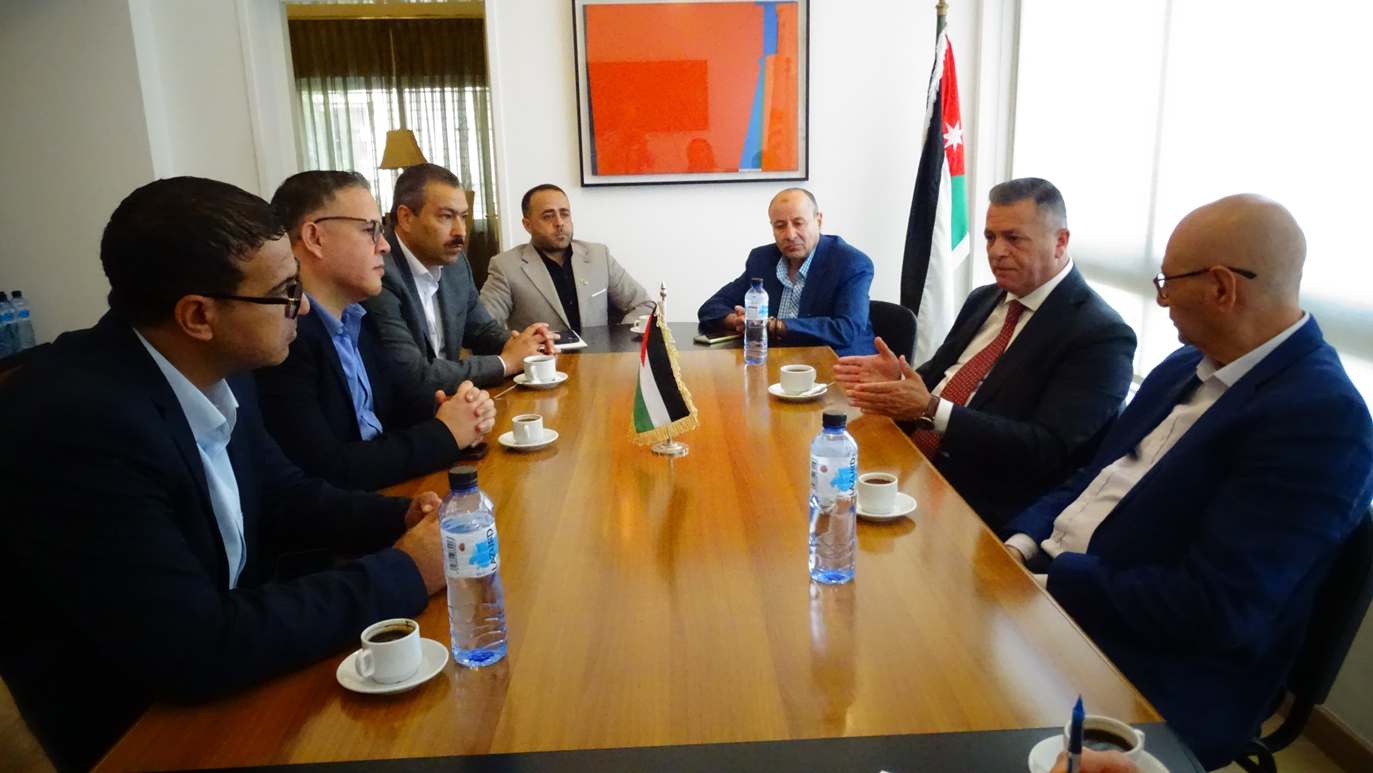 Madar Al-Saa Images 0.9944458682656684