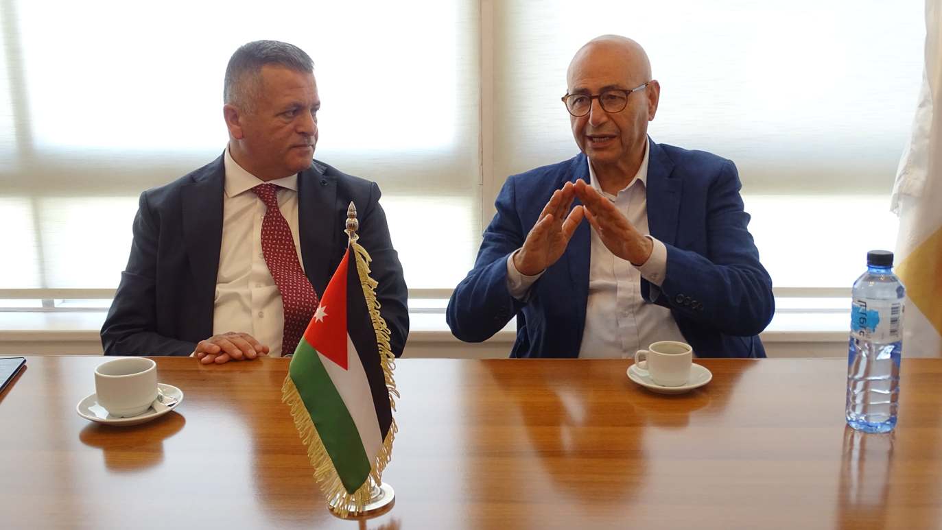 Madar Al-Saa Images 0.8798351175370128