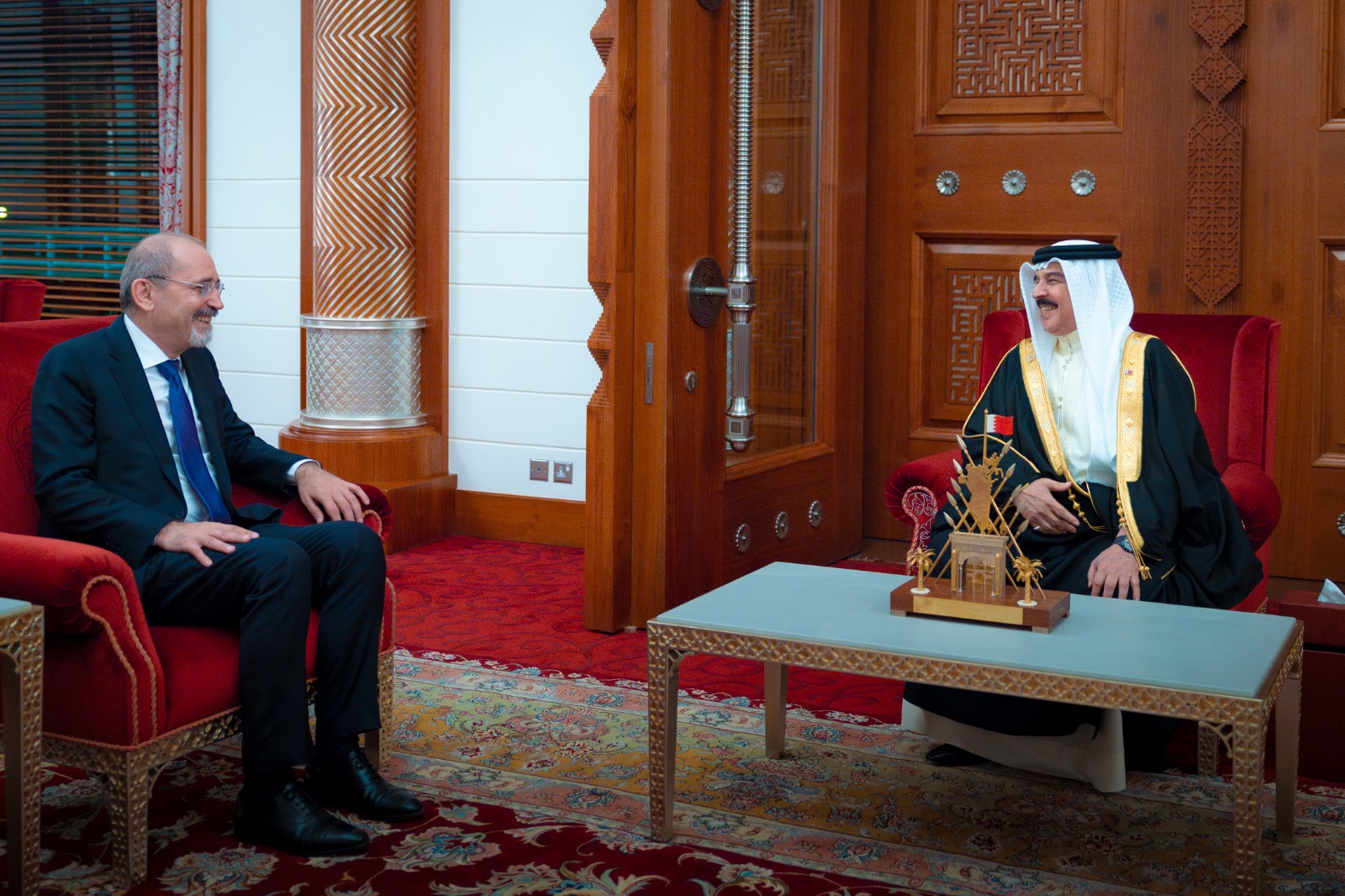 Madar Al-Saa Images 0.44754291047785977