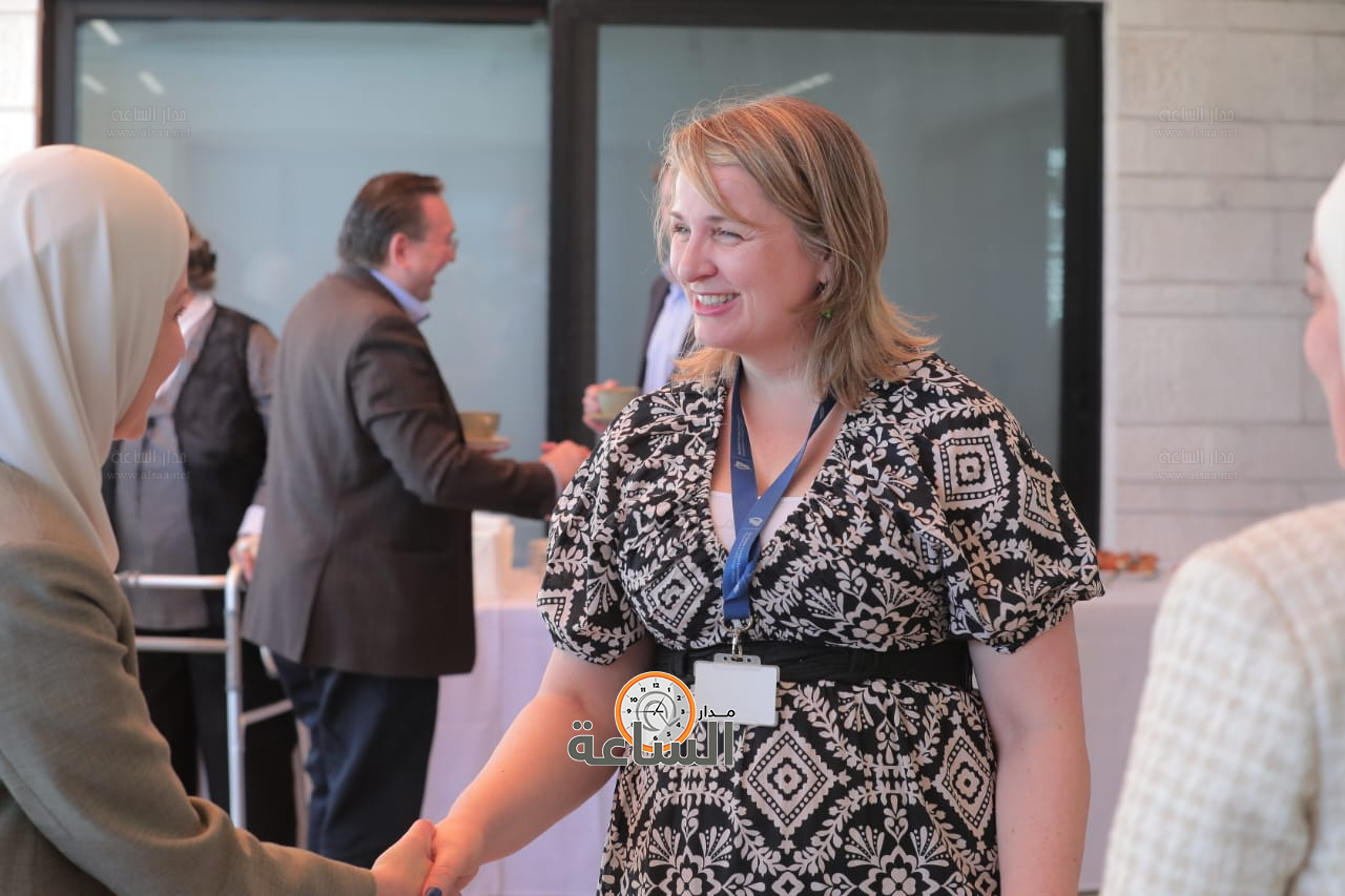 Madar Al-Saa Images 0.015443645936833672