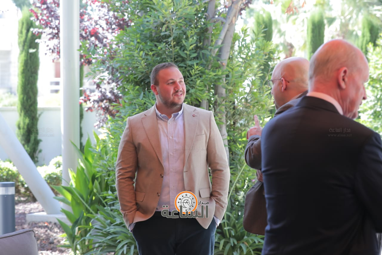 Madar Al-Saa Images 0.687852997044035