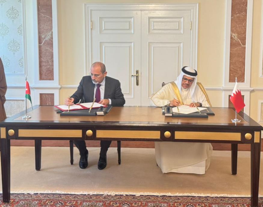 Madar Al-Saa Images 0.4999002185647923